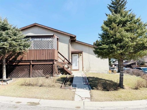 15 Pinecliff Close Ne, Calgary, AB - Outdoor With Deck Patio Veranda