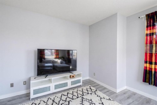 57 Bridlecrest Court Sw, Calgary, AB - Indoor Photo Showing Living Room