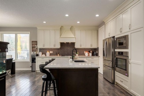 39 Cranbrook Crescent Se, Calgary, AB - Indoor Photo Showing Kitchen