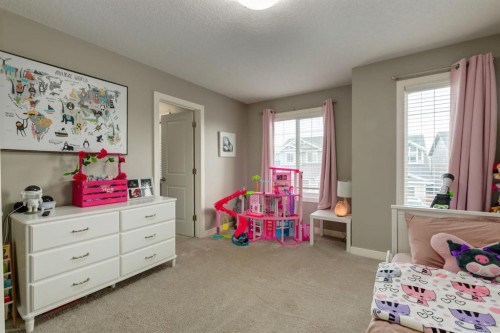 39 Cranbrook Crescent Se, Calgary, AB - Indoor Photo Showing Bedroom