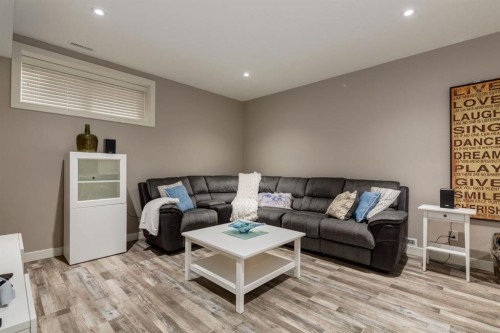 39 Cranbrook Crescent Se, Calgary, AB - Indoor Photo Showing Other Room