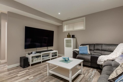 39 Cranbrook Crescent Se, Calgary, AB - Indoor Photo Showing Living Room
