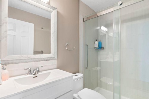 8 Hawkfield Crescent Nw, Calgary, AB - Indoor Photo Showing Bathroom