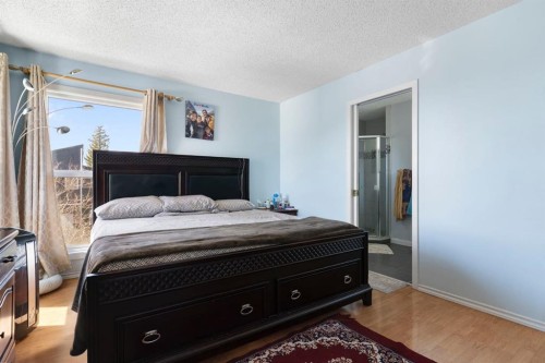 8 Hawkfield Crescent Nw, Calgary, AB - Indoor Photo Showing Bedroom