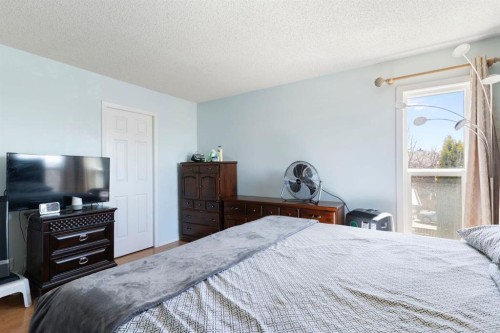 8 Hawkfield Crescent Nw, Calgary, AB - Indoor Photo Showing Bedroom