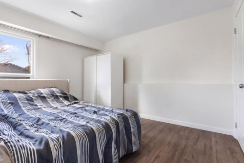 8 Hawkfield Crescent Nw, Calgary, AB - Indoor Photo Showing Bedroom