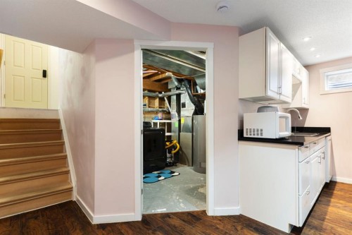 8 Hawkfield Crescent Nw, Calgary, AB - Indoor Photo Showing Other Room