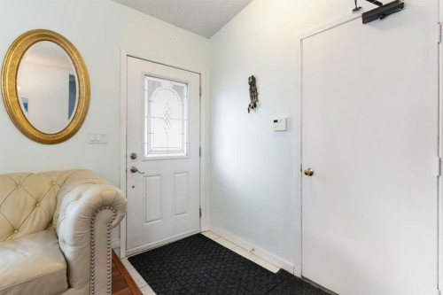 8 Hawkfield Crescent Nw, Calgary, AB - Indoor Photo Showing Other Room