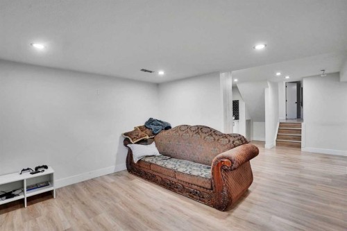 51 Taraglen Road Ne, Calgary, AB - Indoor