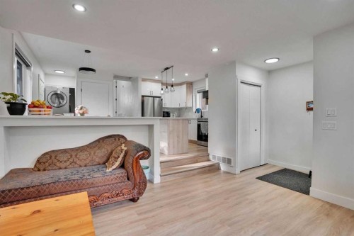 51 Taraglen Road Ne, Calgary, AB - Indoor Photo Showing Living Room