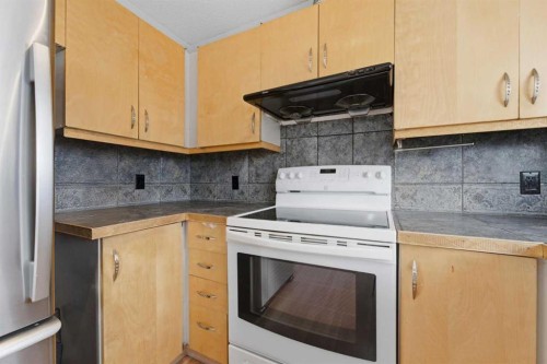 43 Martindale Court Ne, Calgary, AB - Indoor Photo Showing Kitchen