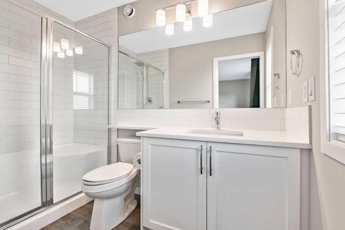 80 Wolf Gate, Okotoks, AB - Indoor Photo Showing Bathroom