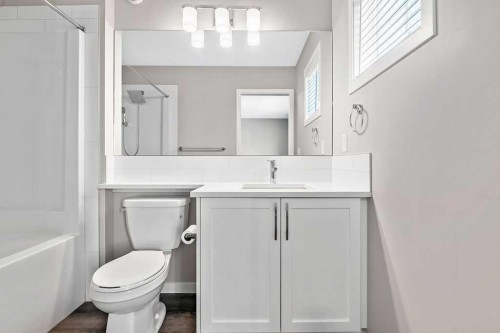 80 Wolf Gate, Okotoks, AB - Indoor Photo Showing Bathroom