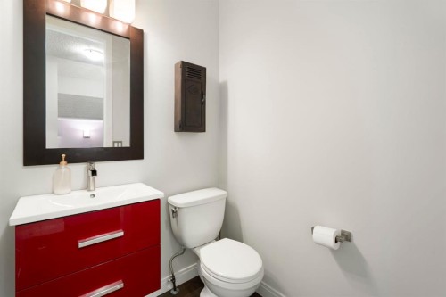5 Riviera Crescent, Cochrane, AB - Indoor Photo Showing Bathroom