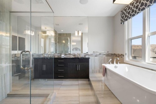 5 Riviera Crescent, Cochrane, AB - Indoor Photo Showing Bathroom