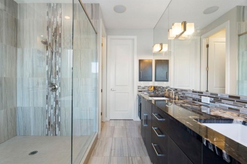 5 Riviera Crescent, Cochrane, AB - Indoor Photo Showing Bathroom