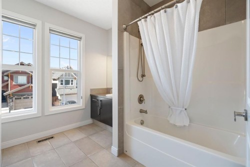 5 Riviera Crescent, Cochrane, AB - Indoor Photo Showing Bathroom