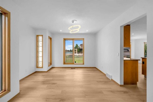 208 Coral Shores Bay Ne, Calgary, AB - Indoor