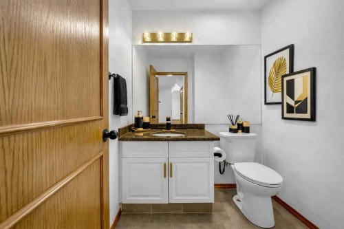 208 Coral Shores Bay Ne, Calgary, AB - Indoor Photo Showing Bathroom