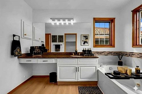 208 Coral Shores Bay Ne, Calgary, AB - Indoor Photo Showing Kitchen