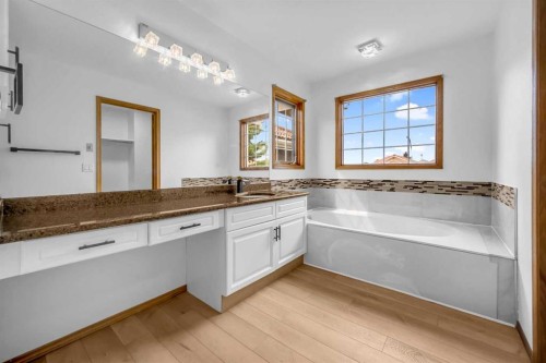 208 Coral Shores Bay Ne, Calgary, AB - Indoor Photo Showing Bathroom