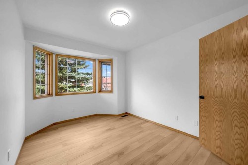 208 Coral Shores Bay Ne, Calgary, AB - Indoor Photo Showing Other Room