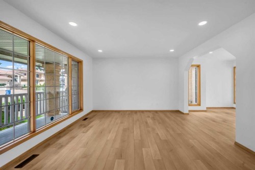 208 Coral Shores Bay Ne, Calgary, AB - Indoor Photo Showing Other Room
