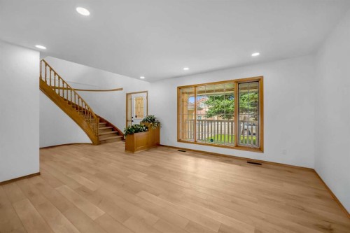 208 Coral Shores Bay Ne, Calgary, AB - Indoor Photo Showing Other Room