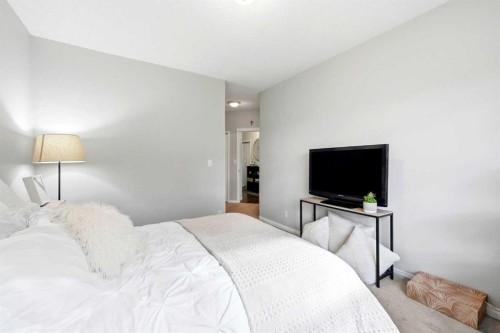 207-60 Promenade Way Se, Calgary, AB - Indoor Photo Showing Bedroom