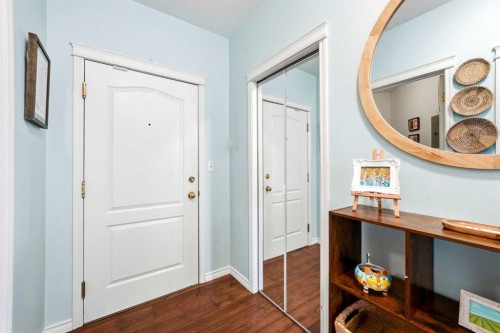 207-60 Promenade Way Se, Calgary, AB - Indoor Photo Showing Other Room