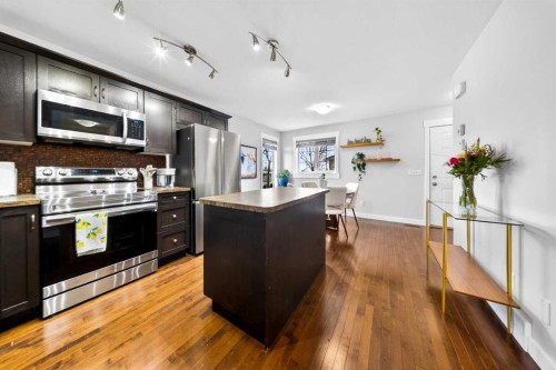 212 Cascades Pass, Chestermere, AB - Indoor Photo Showing Kitchen