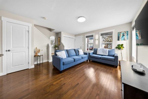 212 Cascades Pass, Chestermere, AB - Indoor Photo Showing Living Room