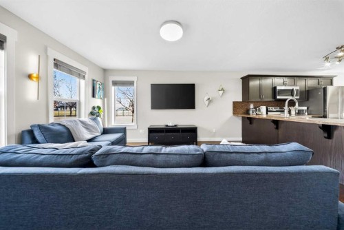 212 Cascades Pass, Chestermere, AB - Indoor Photo Showing Living Room