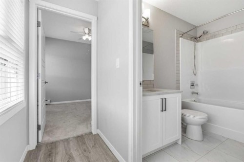 204-4150 Seton Drive Se, Calgary, AB - Indoor Photo Showing Bathroom