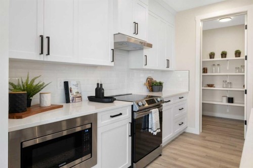 450 Kinniburgh Loop, Chestermere, AB - Indoor Photo Showing Kitchen With Upgraded Kitchen