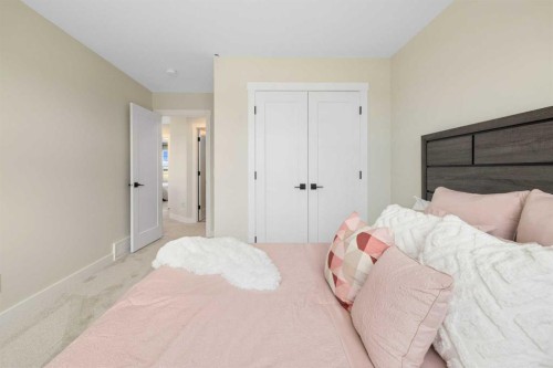 450 Kinniburgh Loop, Chestermere, AB - Indoor Photo Showing Bedroom