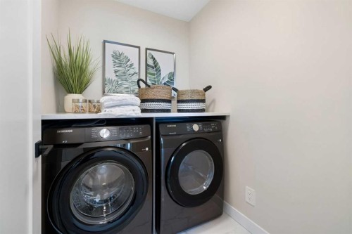 450 Kinniburgh Loop, Chestermere, AB - Indoor Photo Showing Laundry Room