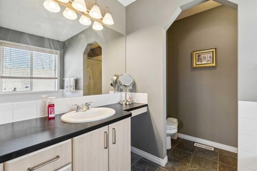 172 West Lakeview Circle, Chestermere, AB 