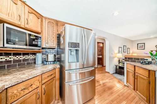 219 Hawkstone Close Nw, Calgary, AB - Indoor Photo Showing Kitchen