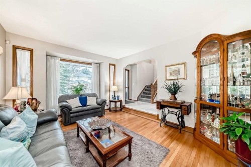 219 Hawkstone Close Nw, Calgary, AB - Indoor Photo Showing Living Room