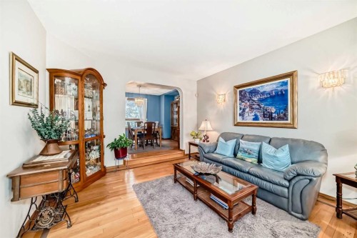 219 Hawkstone Close Nw, Calgary, AB - Indoor Photo Showing Living Room