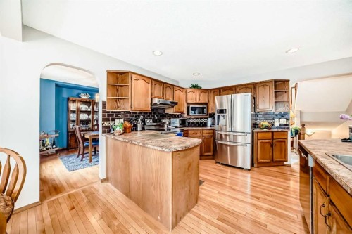 219 Hawkstone Close Nw, Calgary, AB - Indoor Photo Showing Kitchen