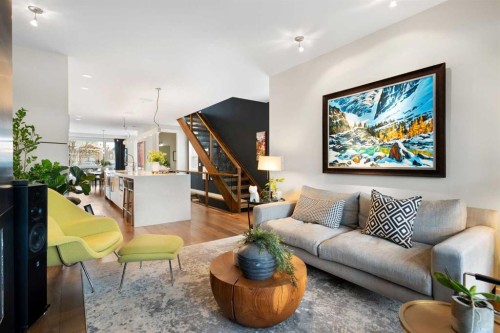 2201 Bowness Road Nw, Calgary, AB - Indoor Photo Showing Living Room