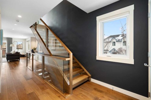 2201 Bowness Road Nw, Calgary, AB - Indoor Photo Showing Other Room