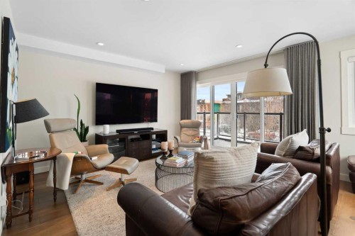 2201 Bowness Road Nw, Calgary, AB - Indoor Photo Showing Living Room