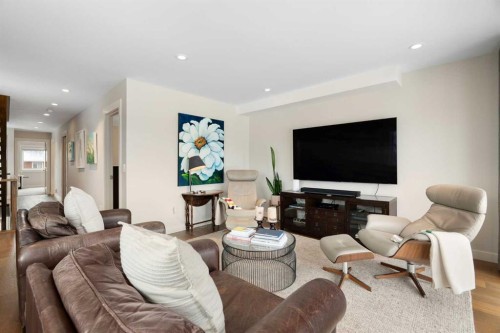 2201 Bowness Road Nw, Calgary, AB - Indoor Photo Showing Living Room