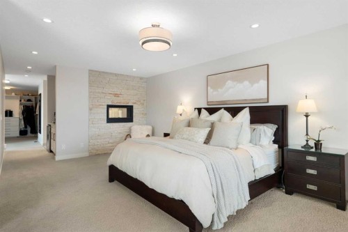 2201 Bowness Road Nw, Calgary, AB - Indoor Photo Showing Bedroom