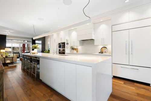 2201 Bowness Road Nw, Calgary, AB - Indoor Photo Showing Kitchen With Upgraded Kitchen