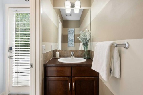 35 Walden Terrace Se, Calgary, AB - Indoor Photo Showing Bathroom