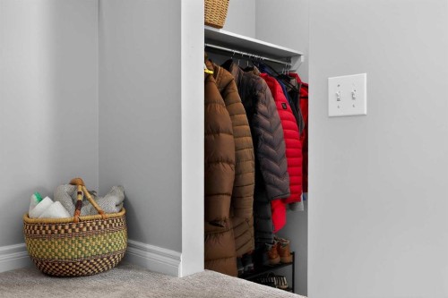 563 Regal Park Ne, Calgary, AB - Indoor Photo Showing Bedroom